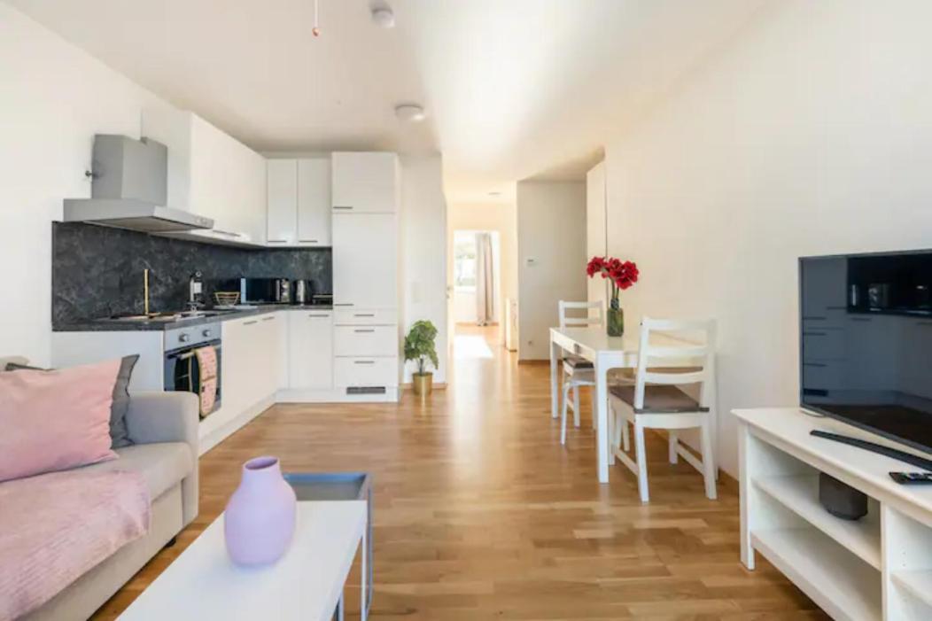 Near Lake Fully Furnished Beautiful Apartment Wien Exteriör bild